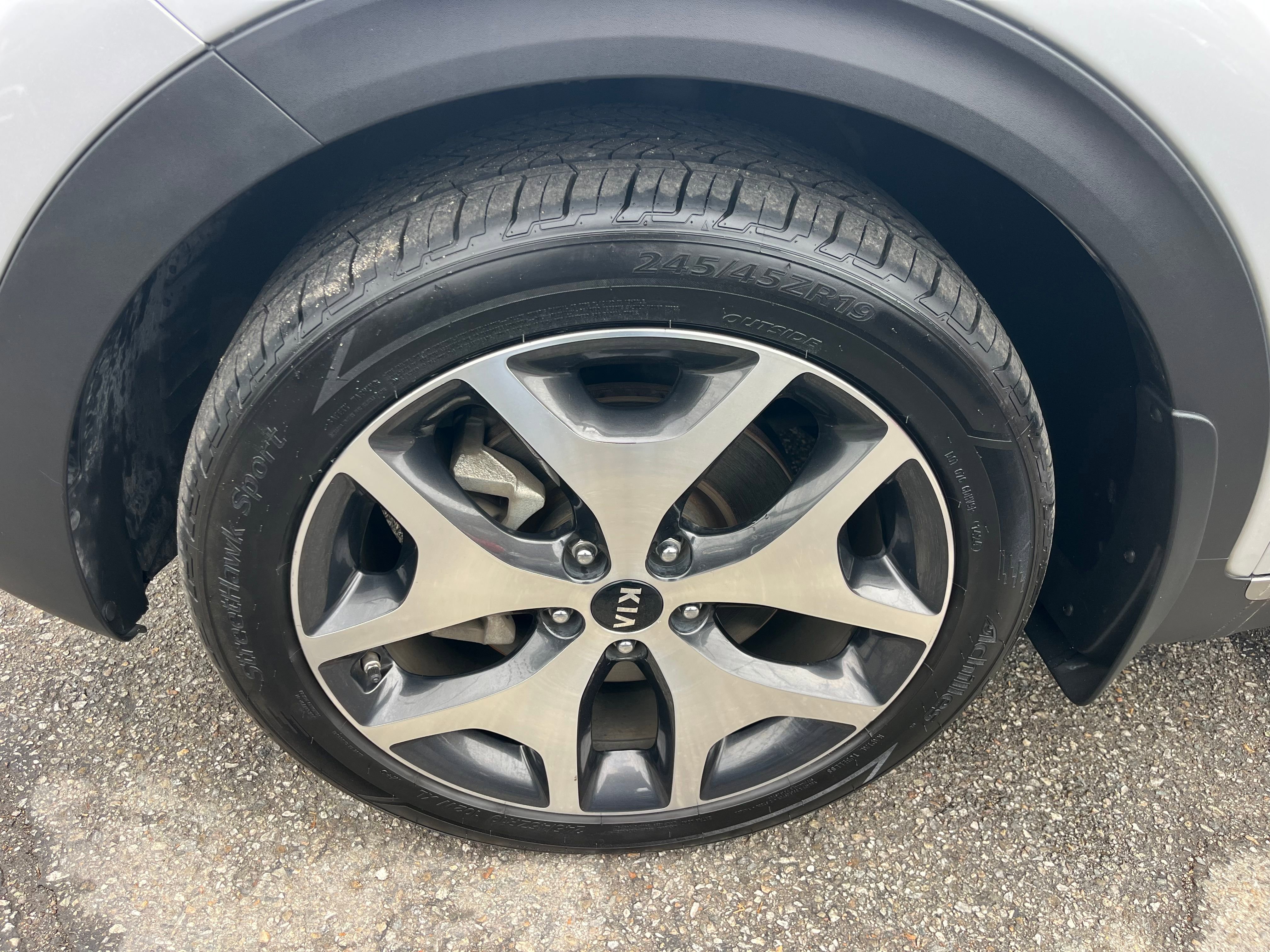 Vehicle image 69 of 70