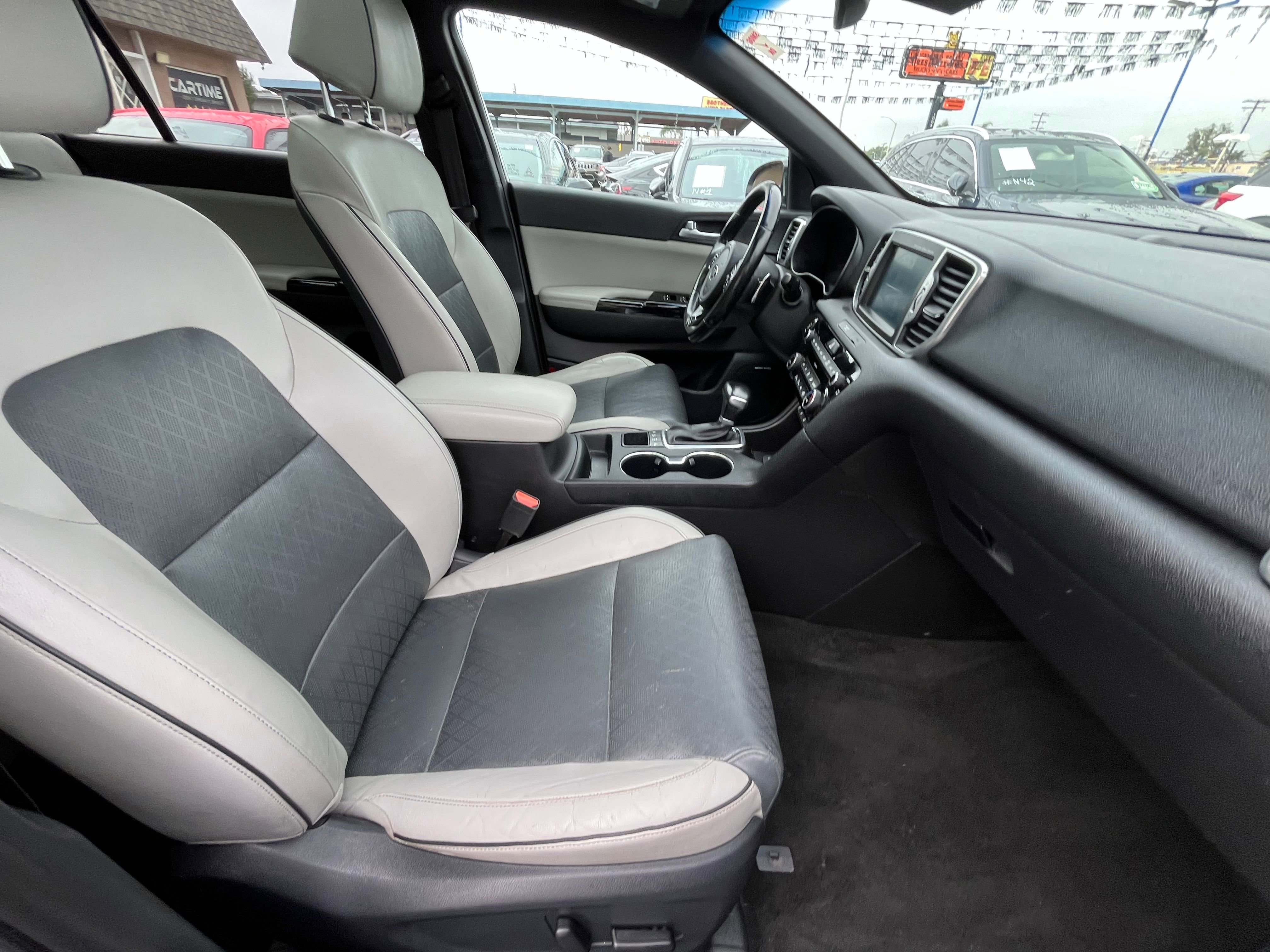 Vehicle image 58 of 70