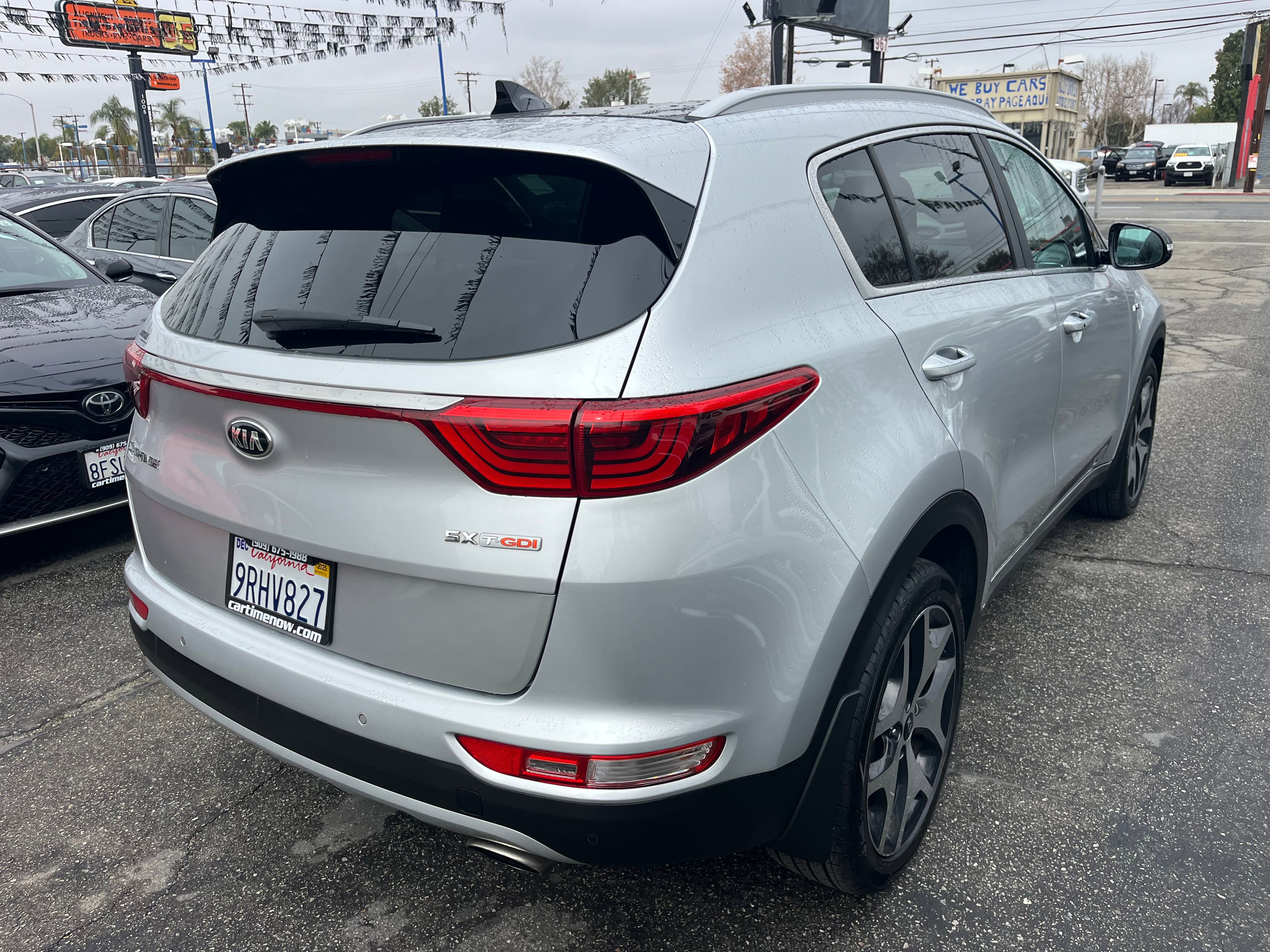 Vehicle image 16 of 70