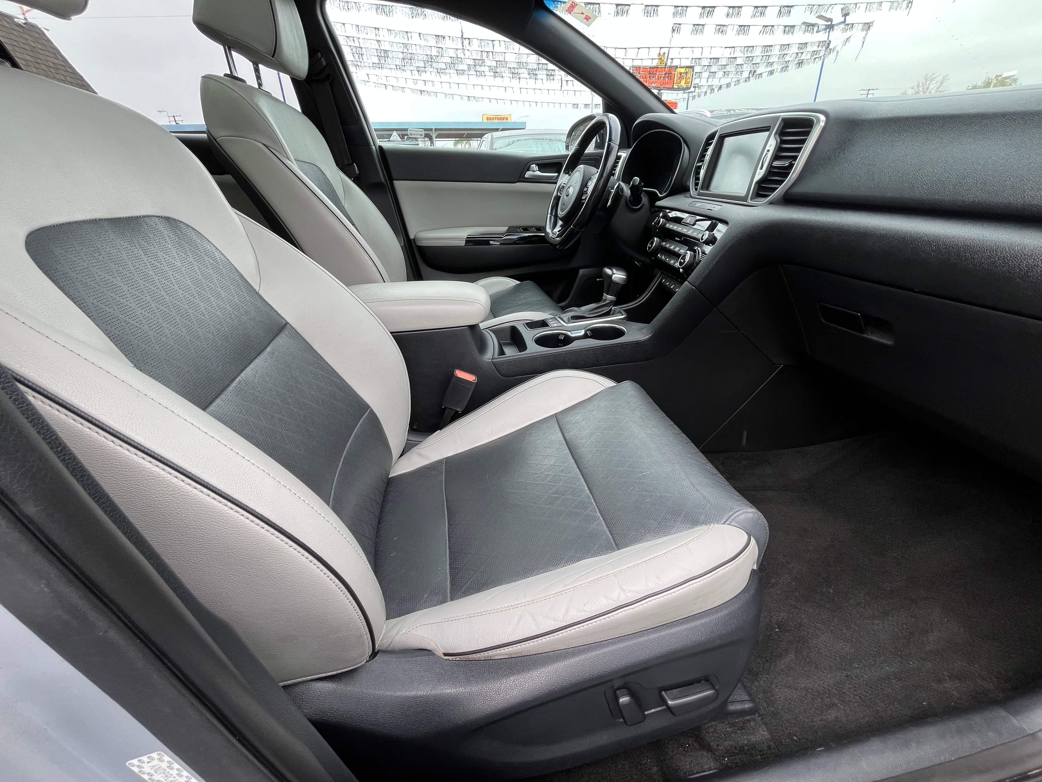Vehicle image 59 of 70