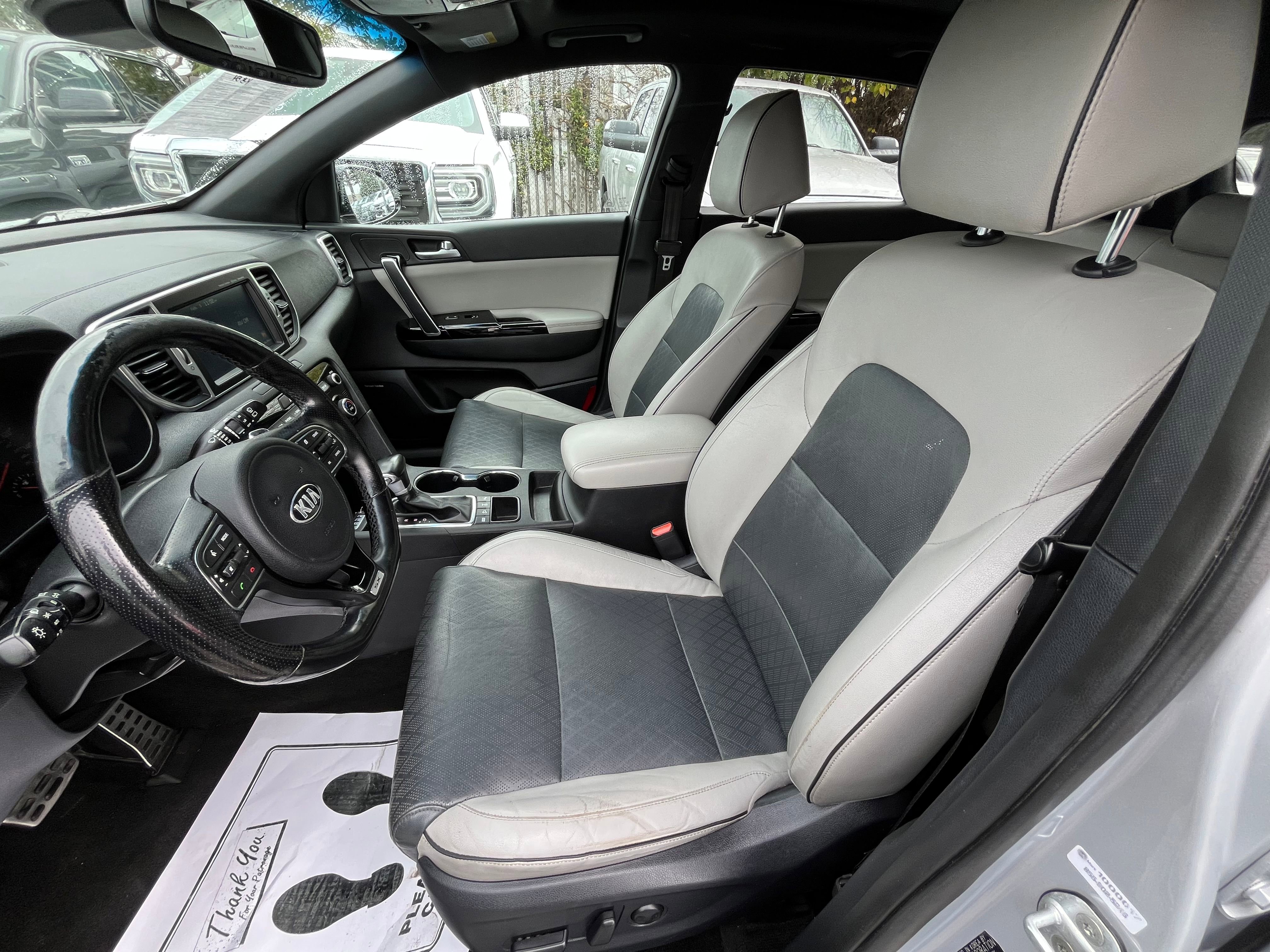 Vehicle image 37 of 70