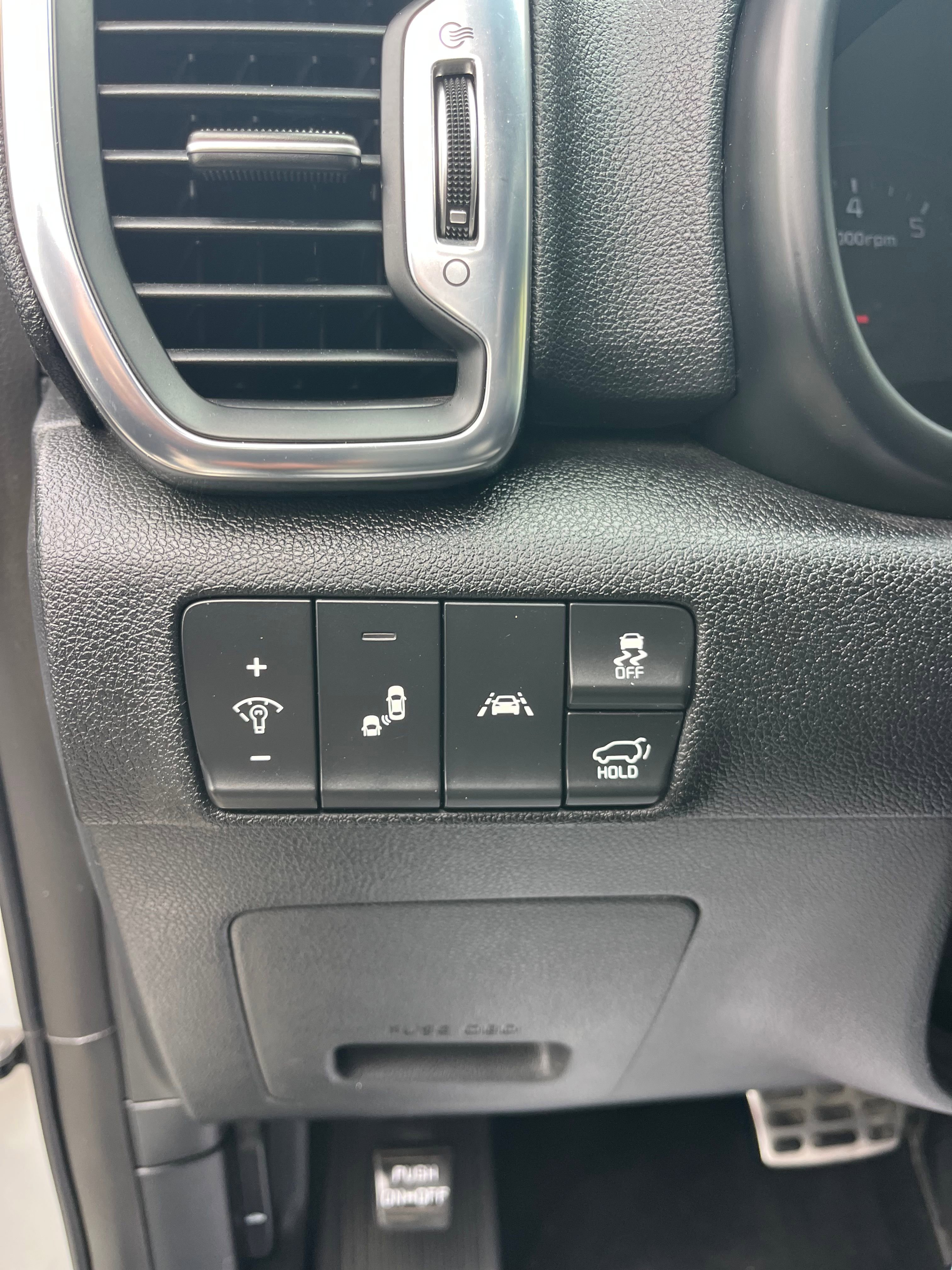 Vehicle image 36 of 70
