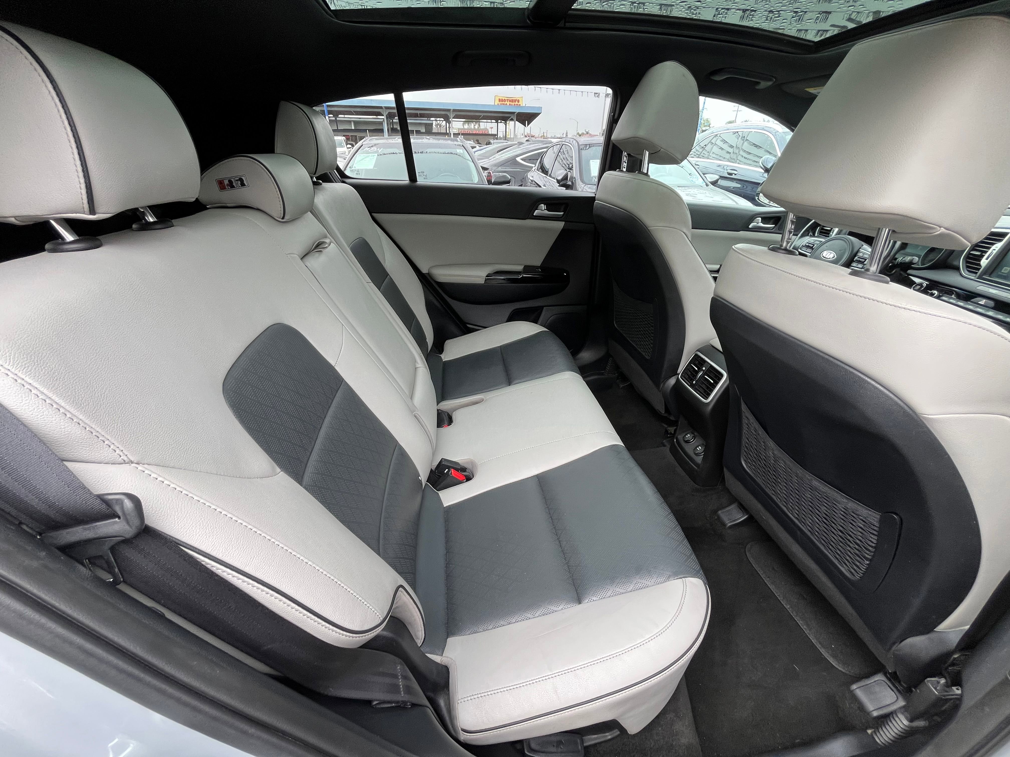 Vehicle image 61 of 70