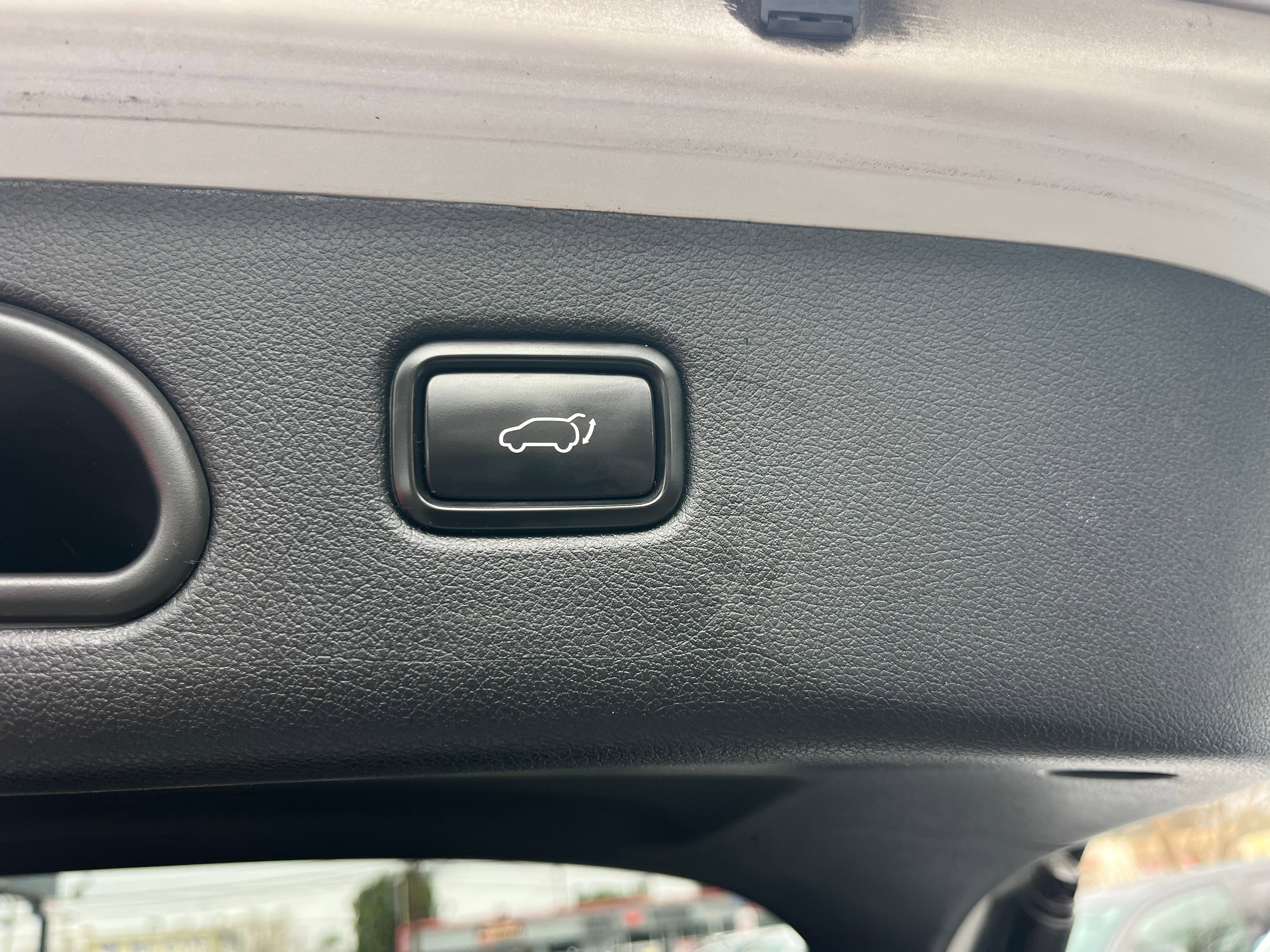 Vehicle image 24 of 70