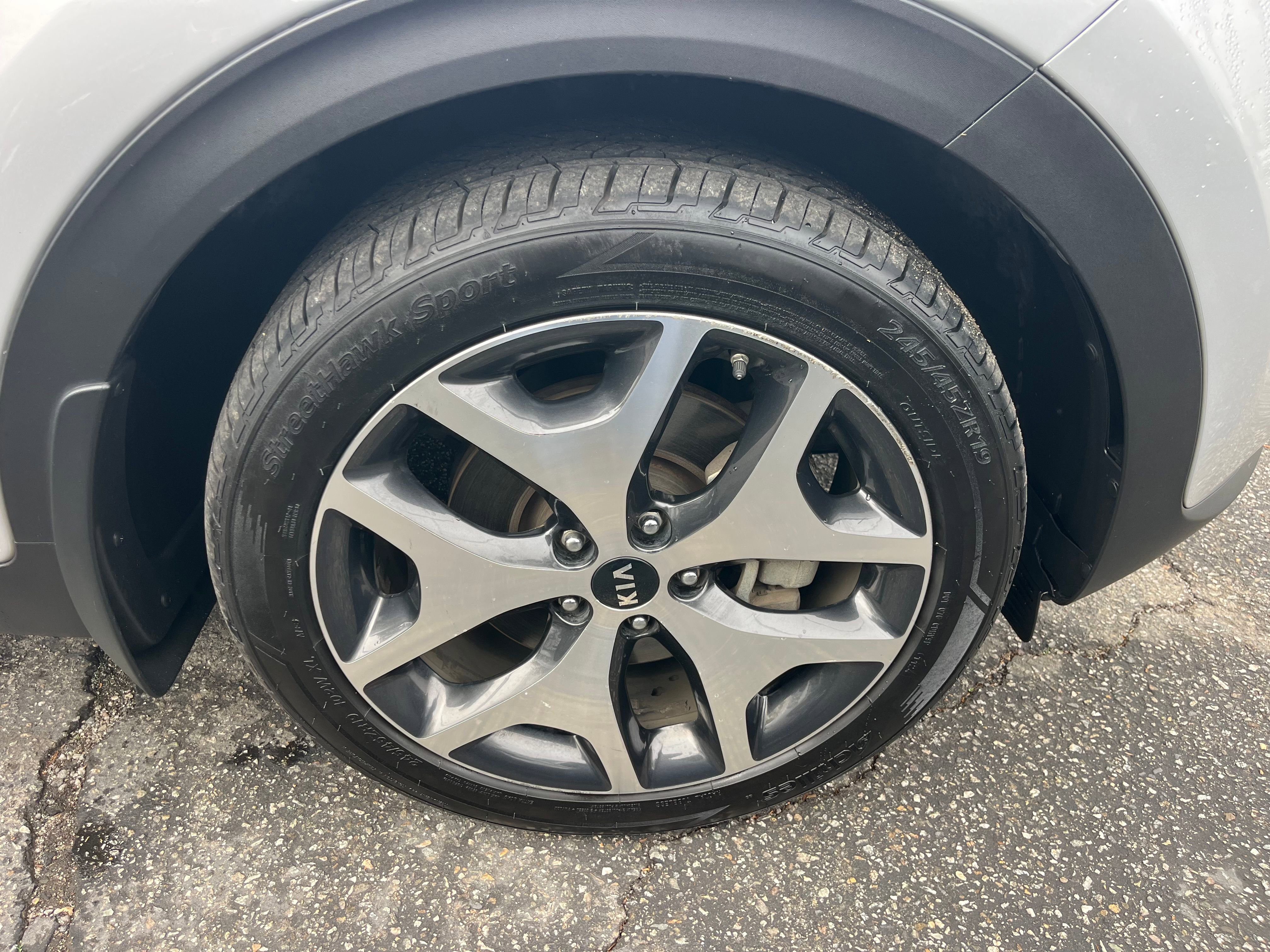 Vehicle image 68 of 70