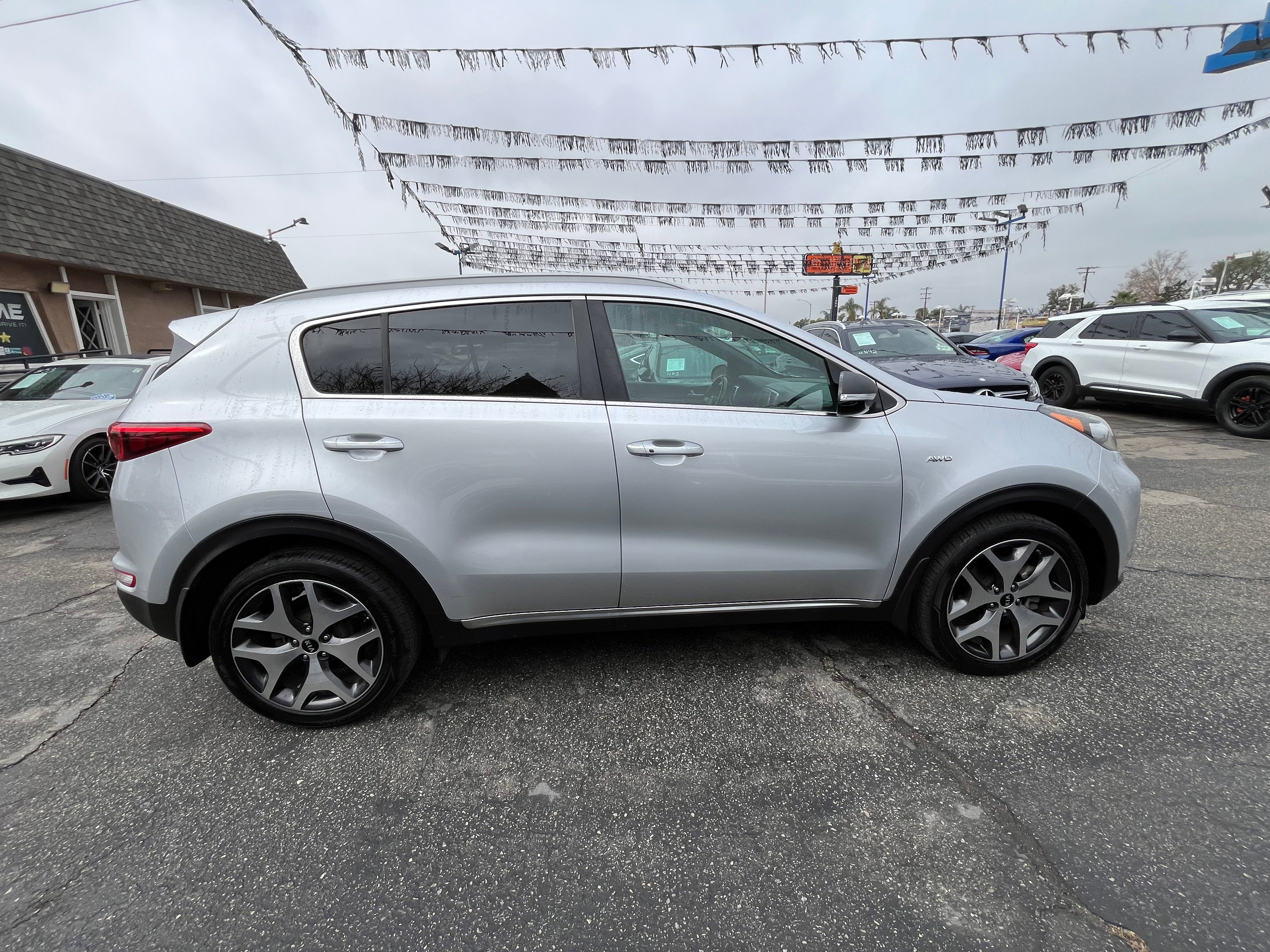 Vehicle image 13 of 70