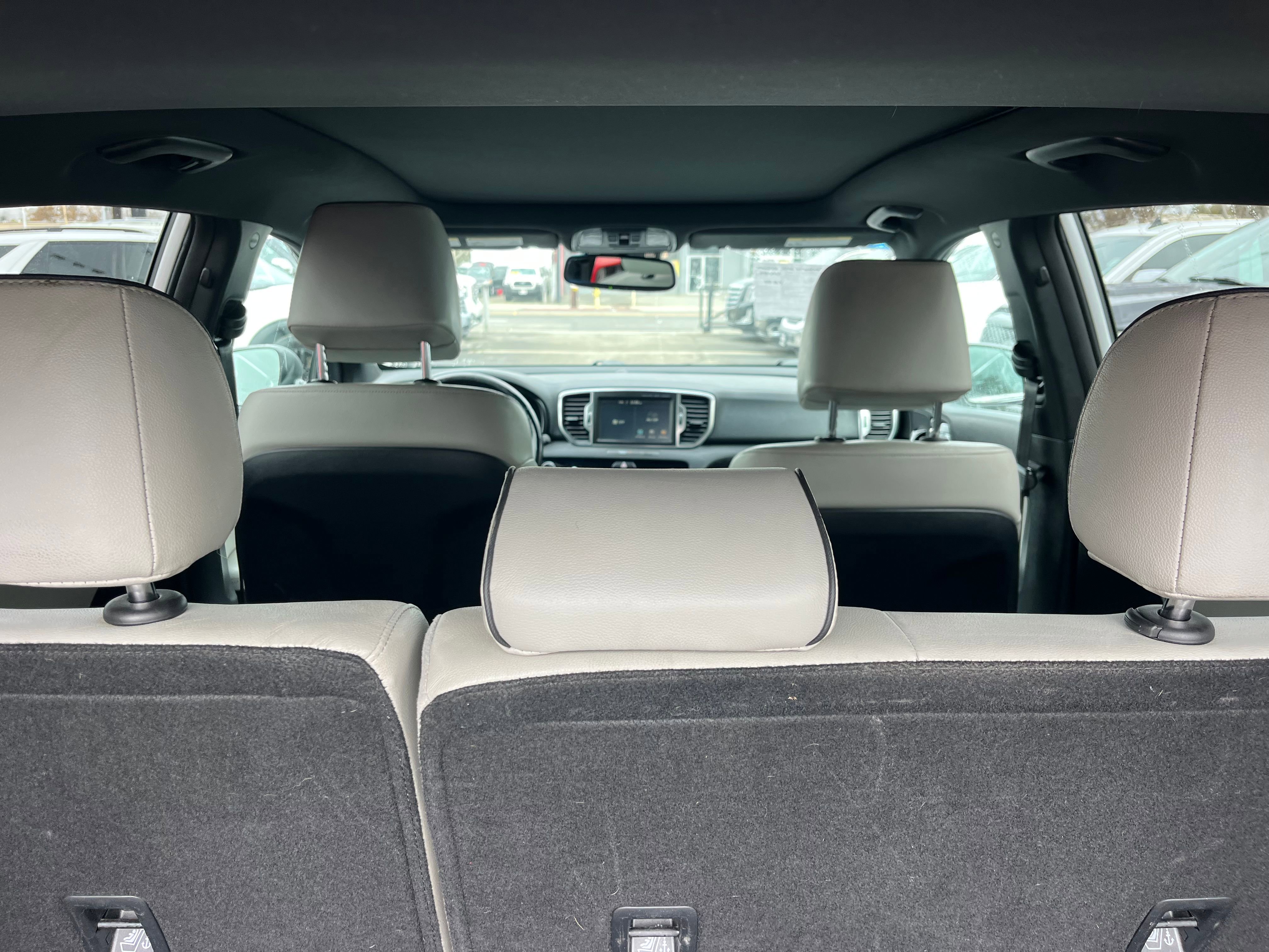 Vehicle image 27 of 70