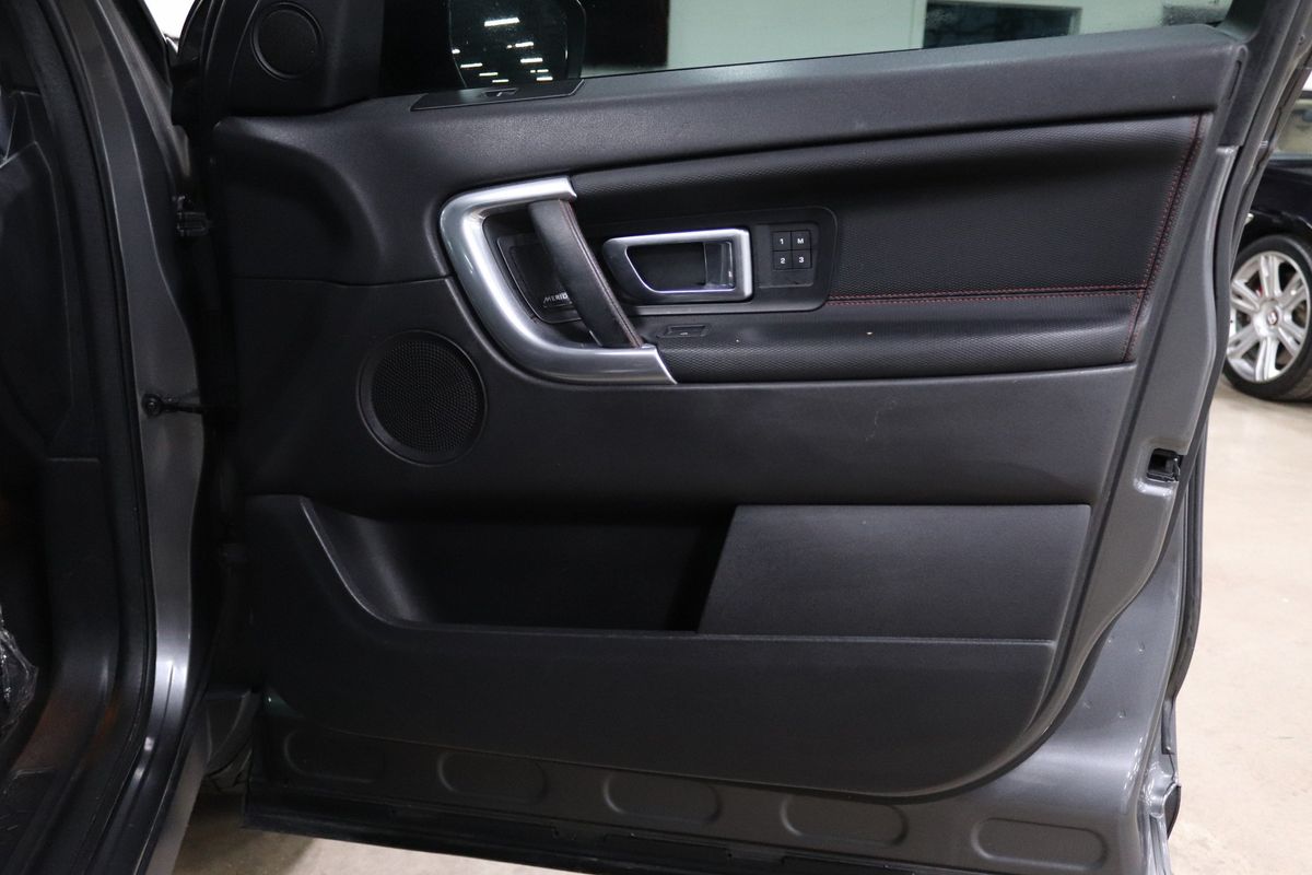 Vehicle image 22 of 40