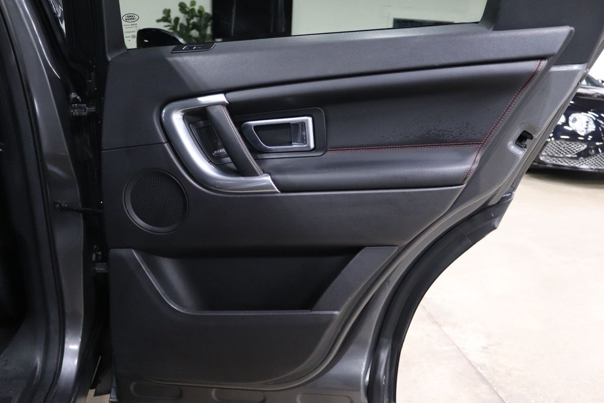 Vehicle image 18 of 40