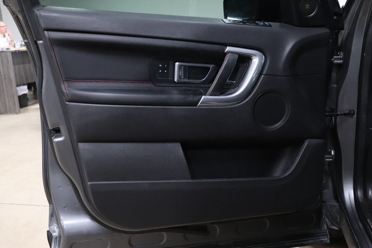 Vehicle image 9 of 40