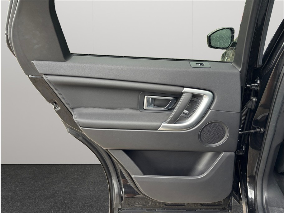 Vehicle image 31 of 51
