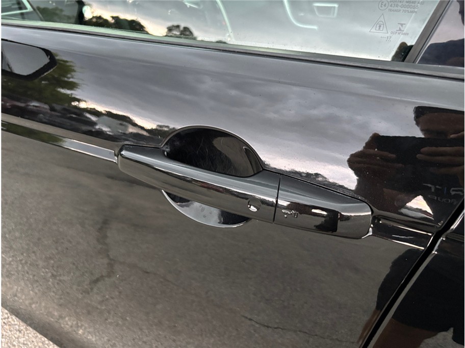 Vehicle image 32 of 51