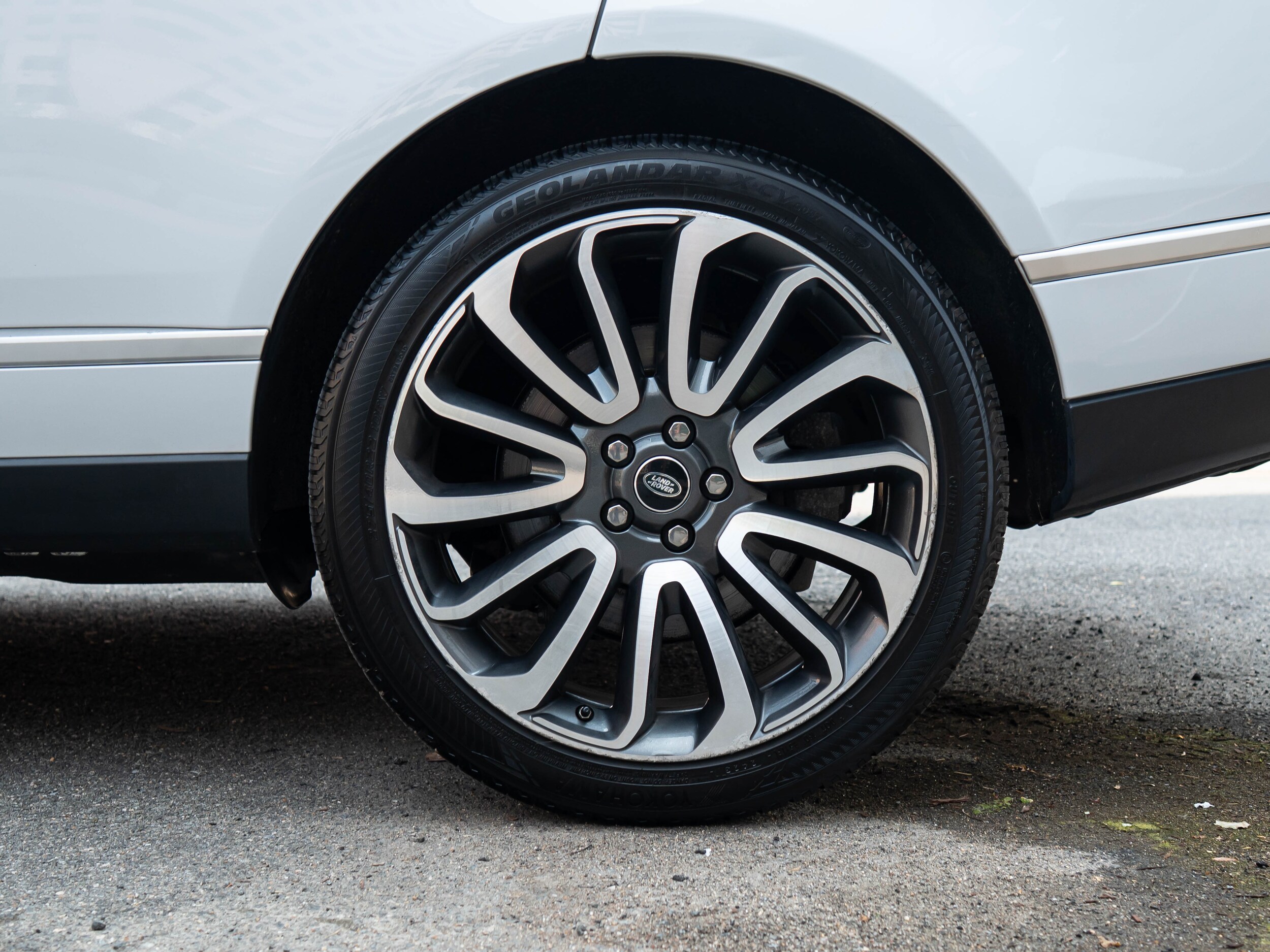 Vehicle image 11 of 64