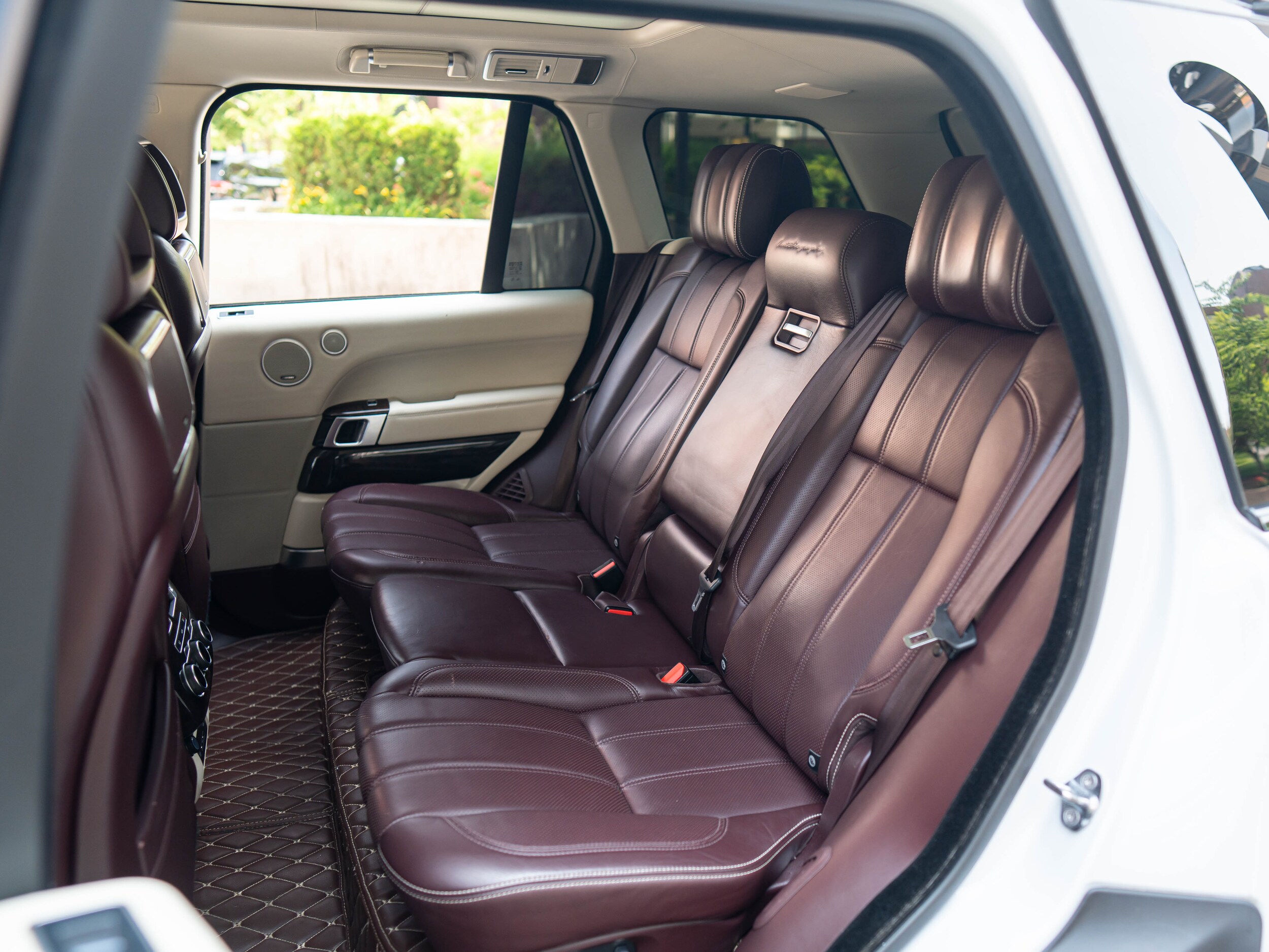 Vehicle image 21 of 64
