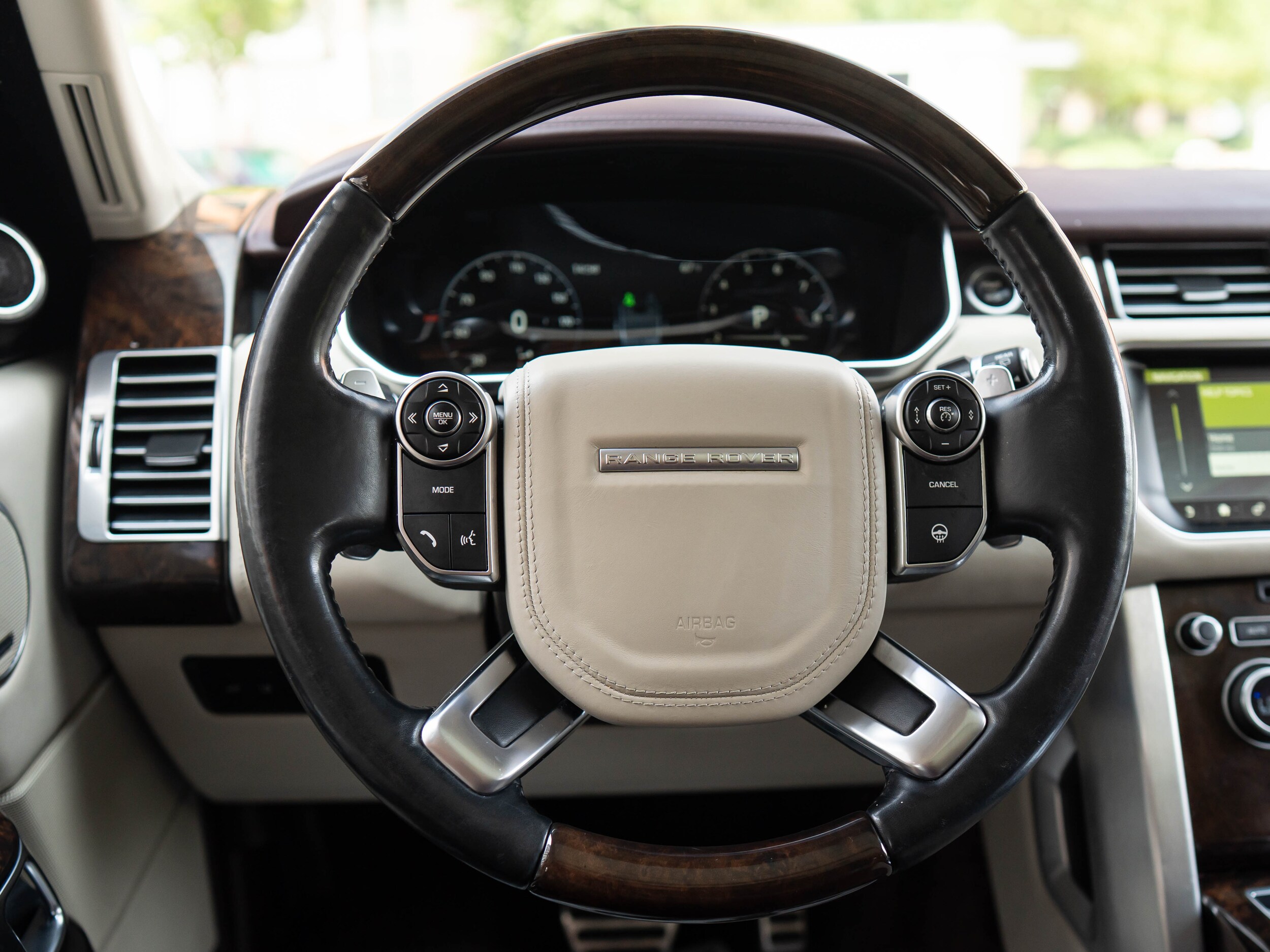 Vehicle image 28 of 64