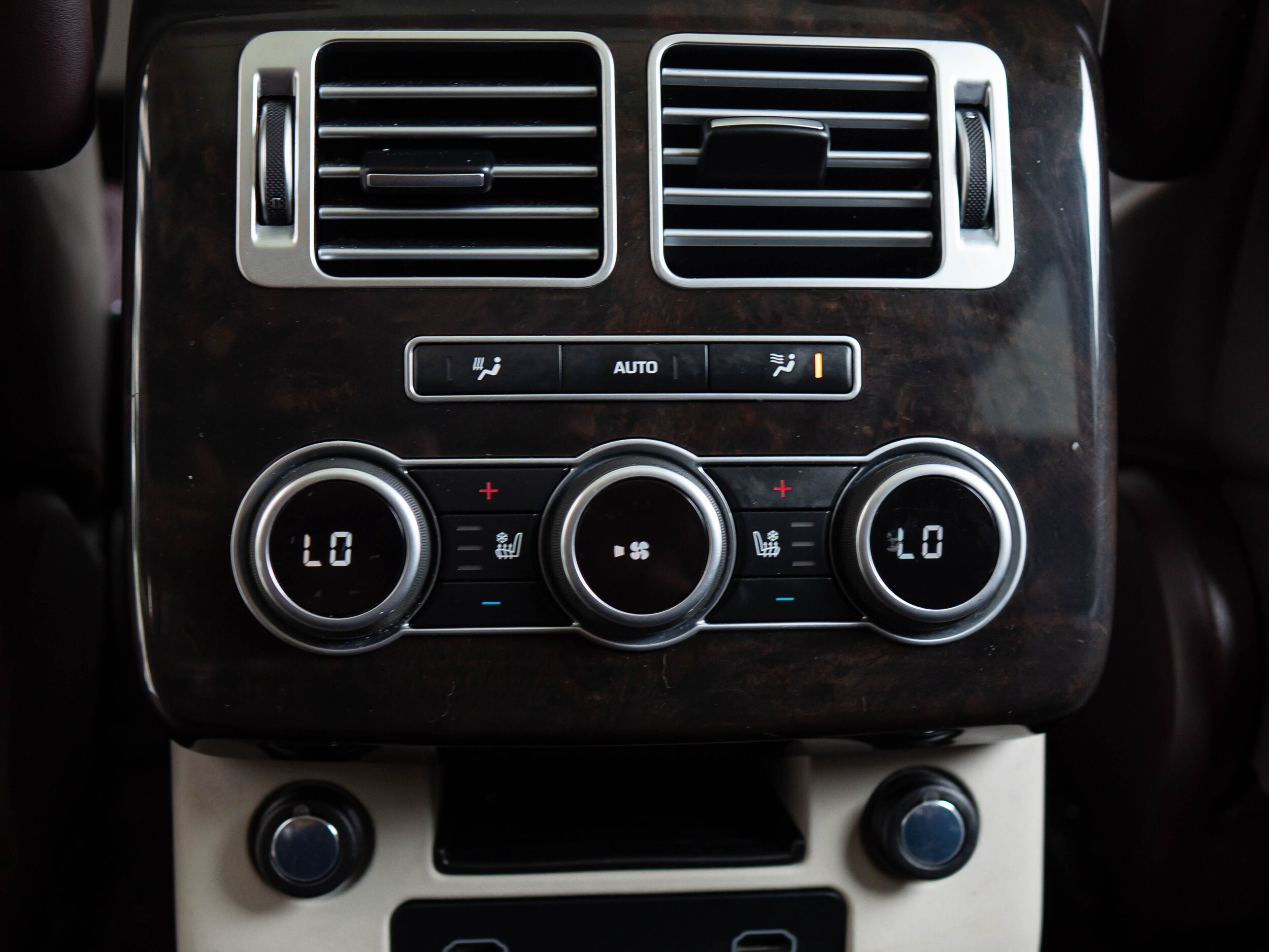 Vehicle image 25 of 64