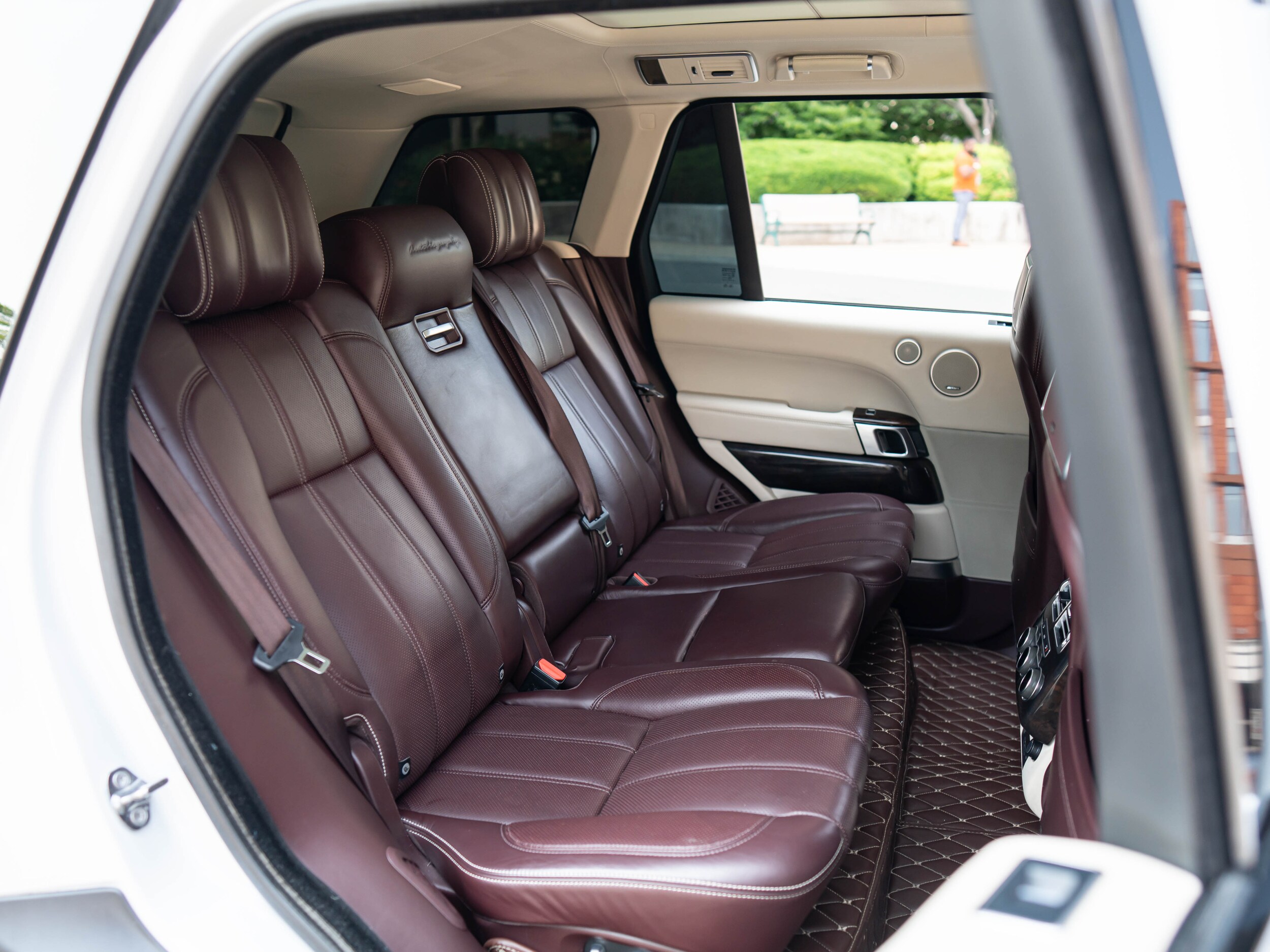 Vehicle image 17 of 64