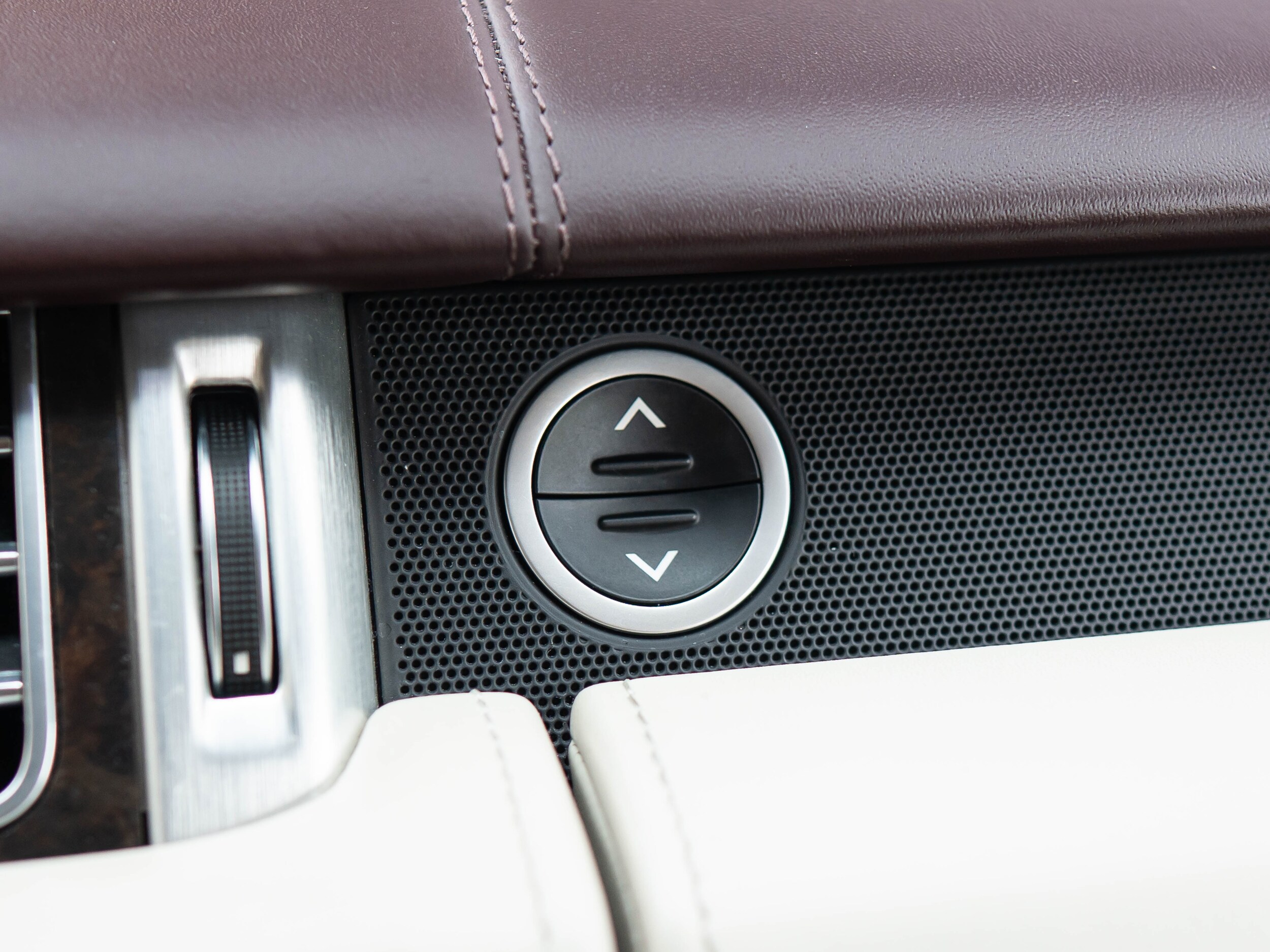 Vehicle image 38 of 64