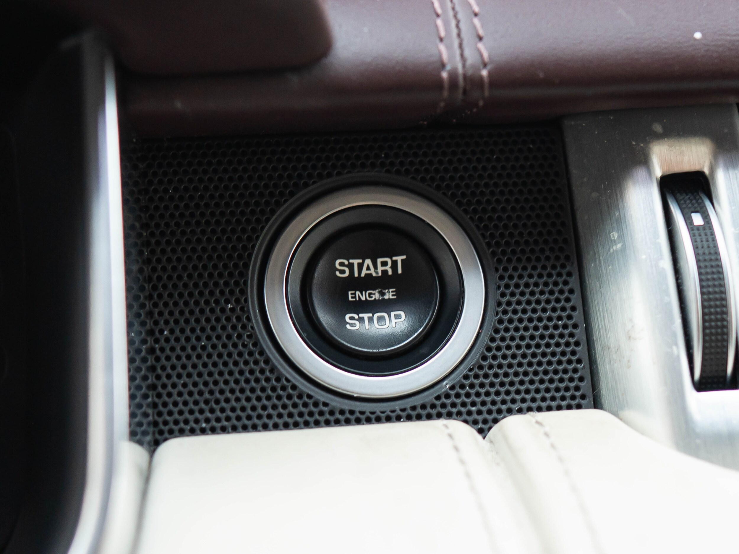 Vehicle image 37 of 64