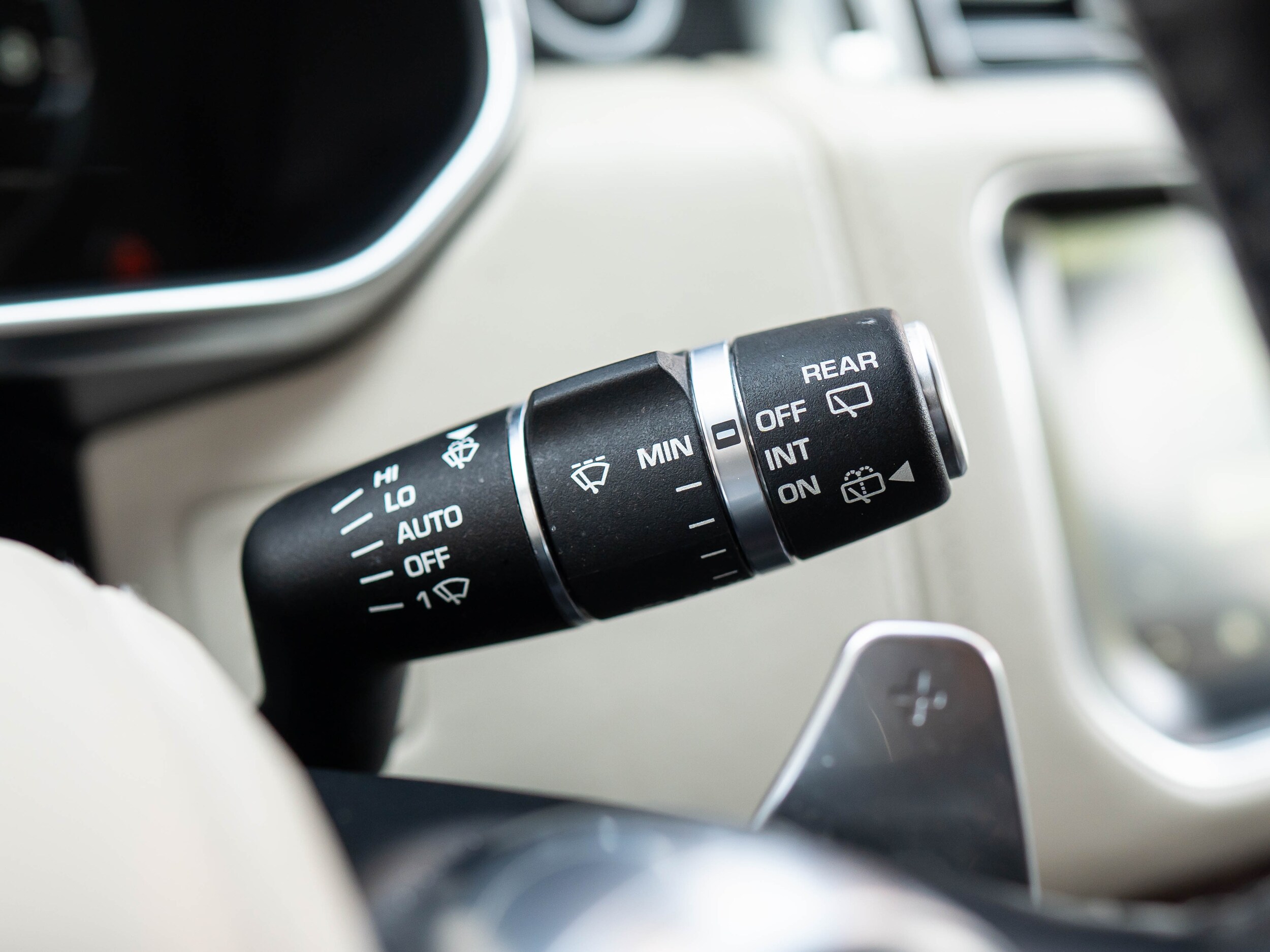 Vehicle image 32 of 64