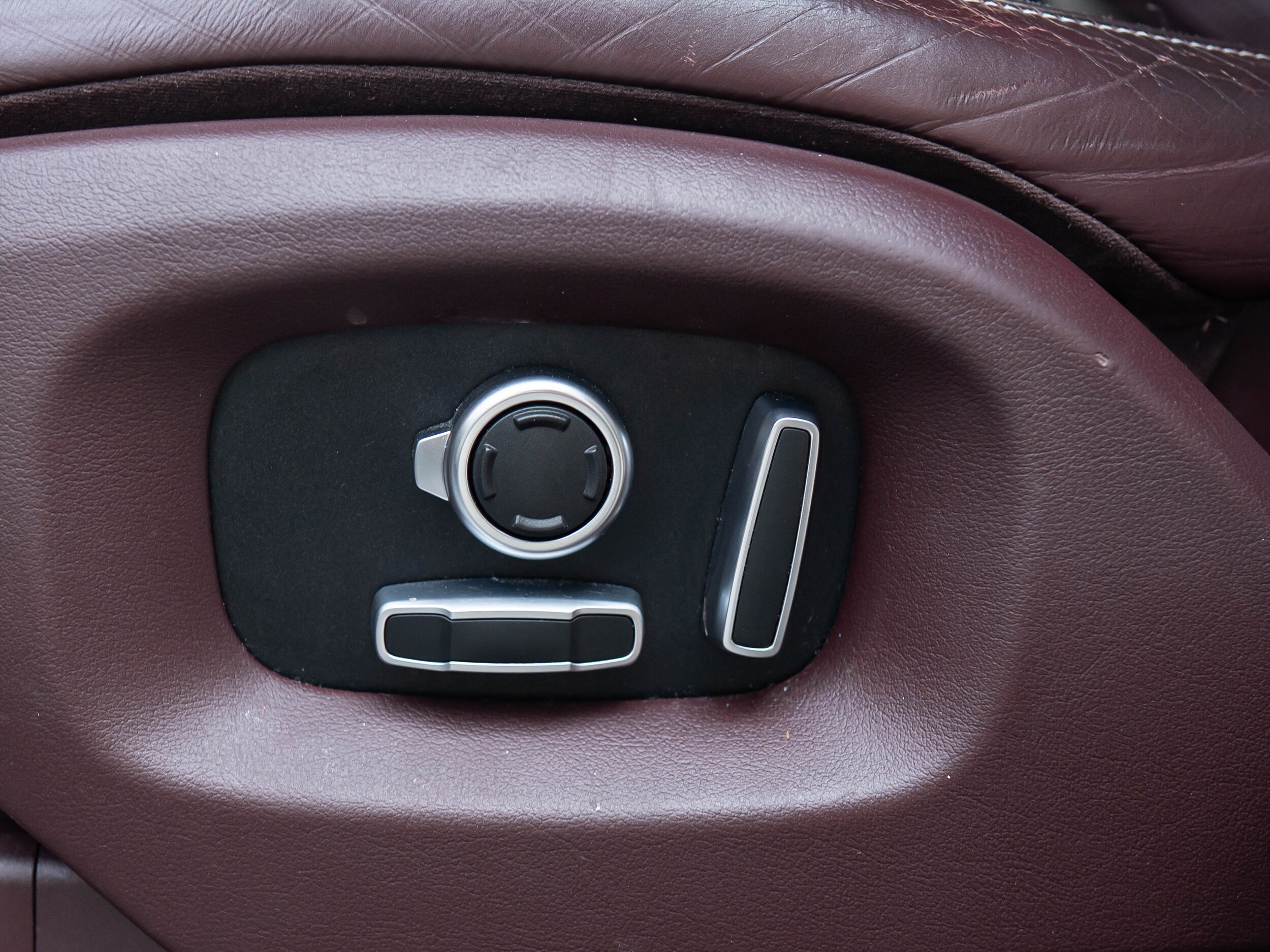 Vehicle image 46 of 64