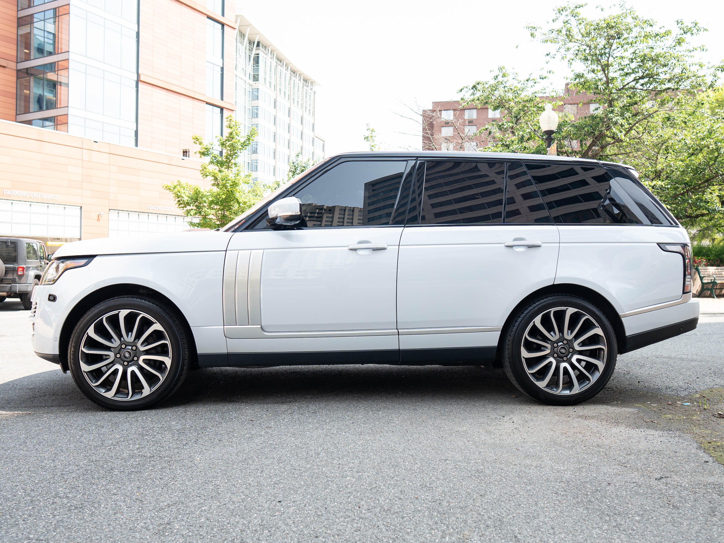 Vehicle image 7 of 64