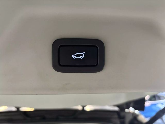 Vehicle image 37 of 45