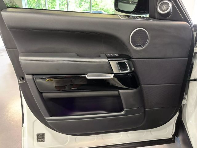 Vehicle image 31 of 45