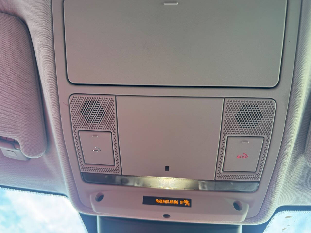 2017 Land Rover Range Rover Evoque Image 27 of 28