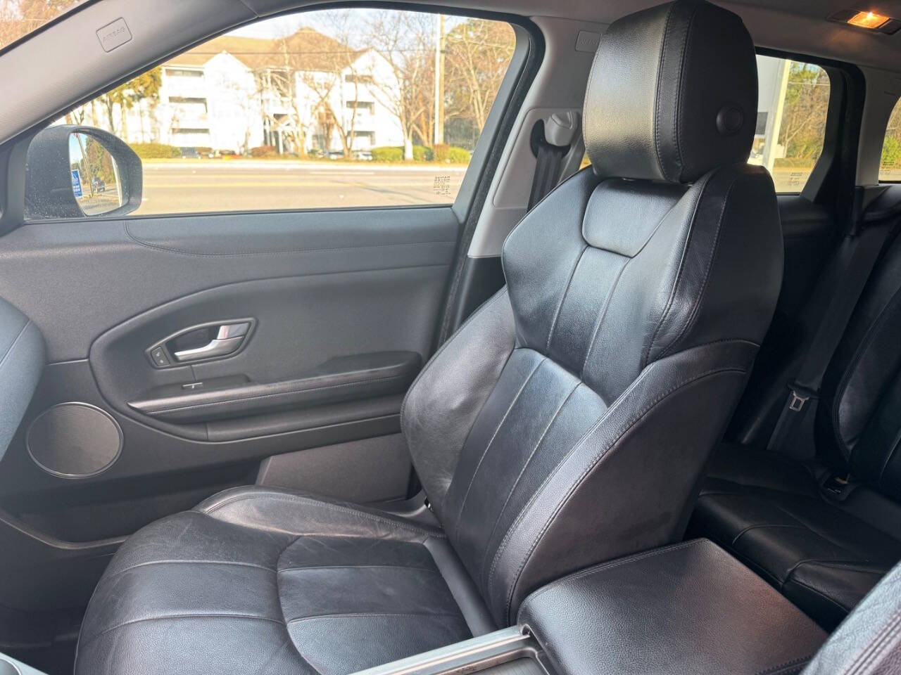 2017 Land Rover Range Rover Evoque Image 17 of 28