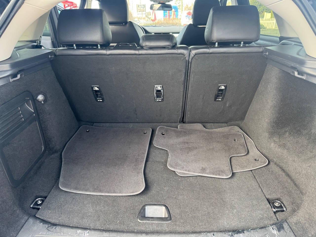 2017 Land Rover Range Rover Evoque Image 9 of 28