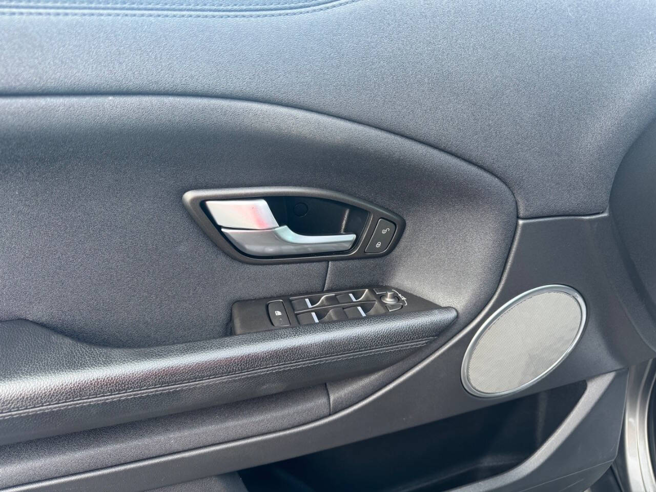 2017 Land Rover Range Rover Evoque Image 23 of 28