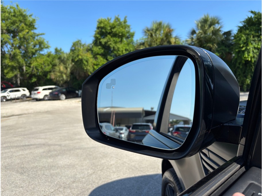 Vehicle image 21 of 57
