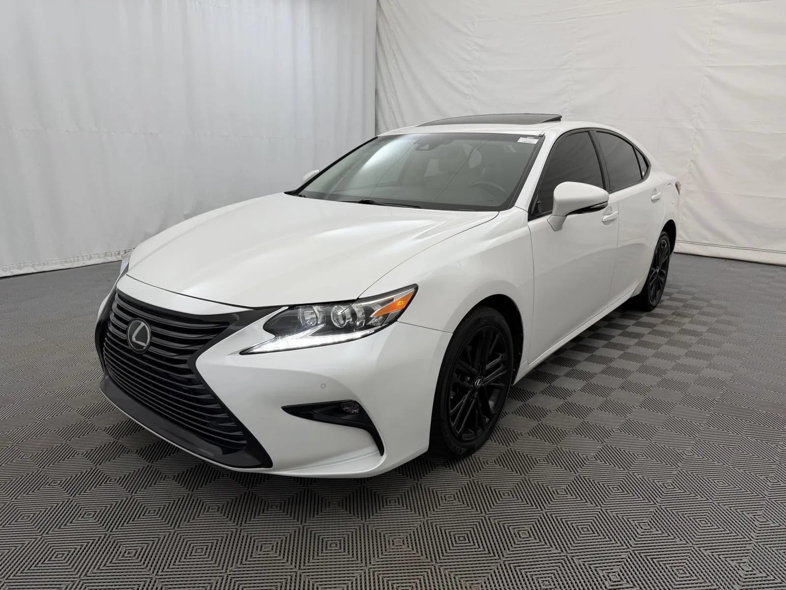 2017 Lexus ES 350 Image 1 of 42