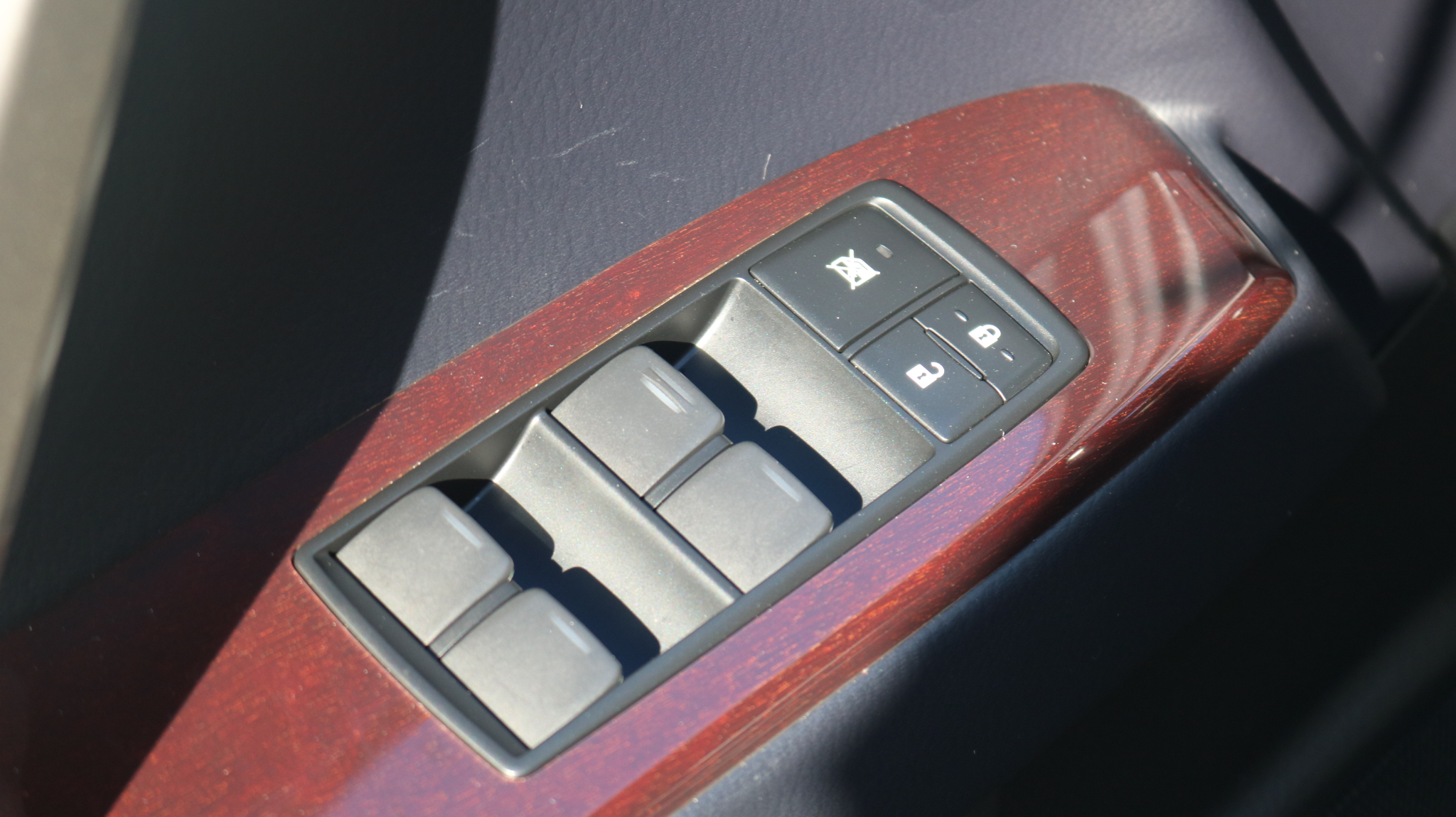 2017 Lexus GX Image 25 of 32