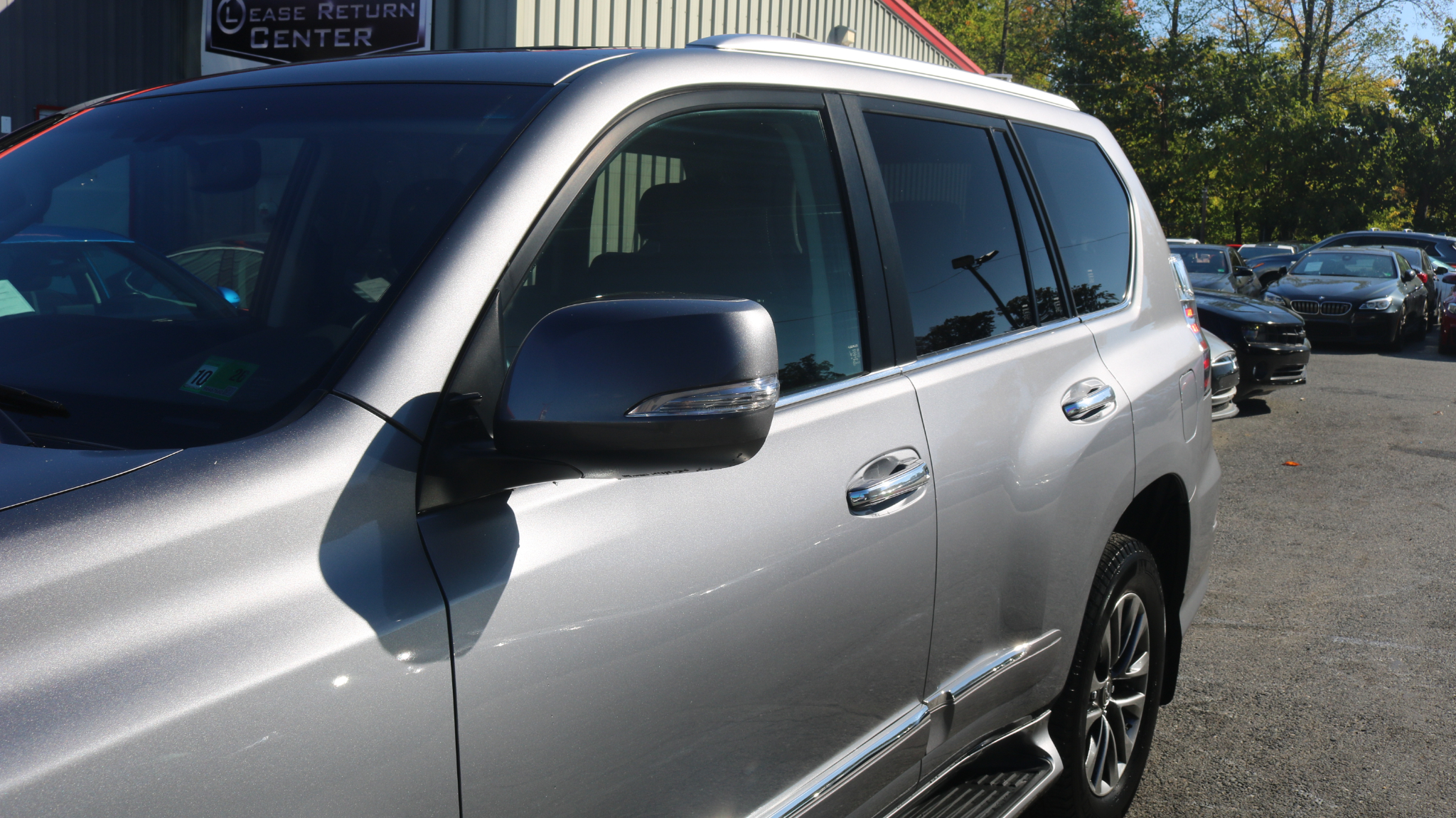 2017 Lexus GX Image 2 of 32