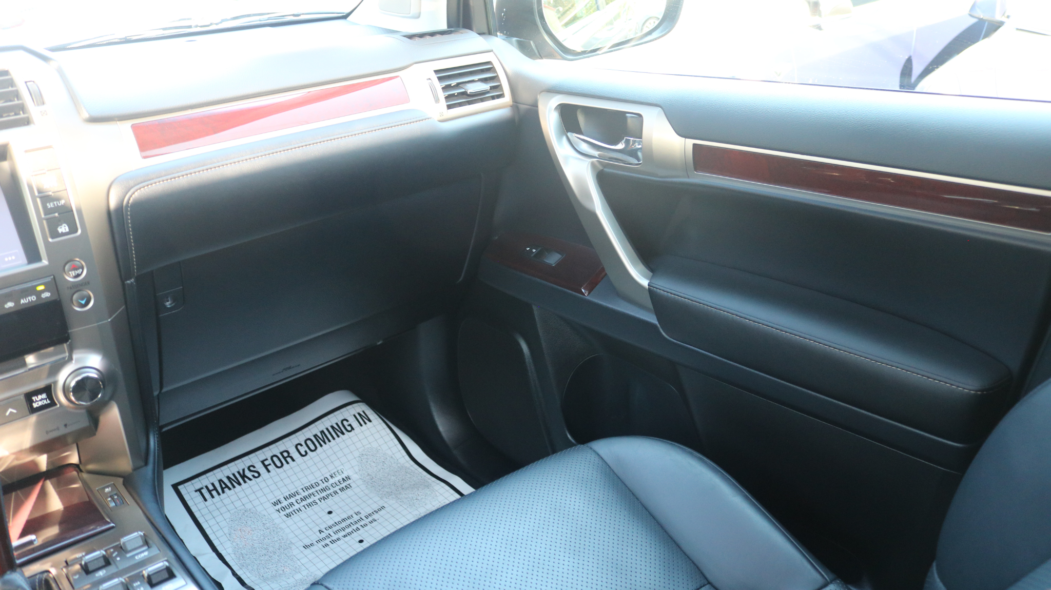 2017 Lexus GX Image 30 of 32