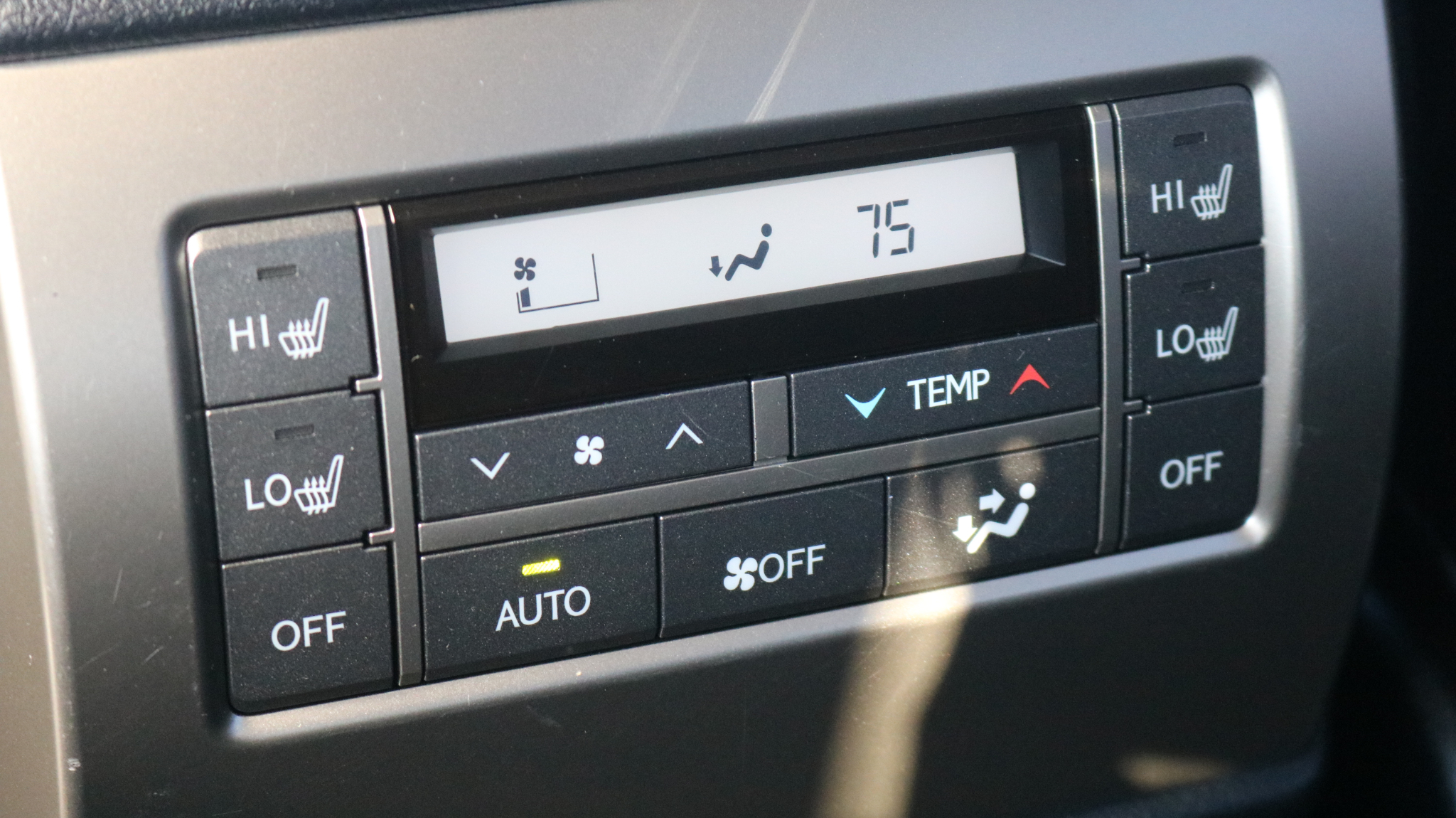 2017 Lexus GX Image 22 of 32