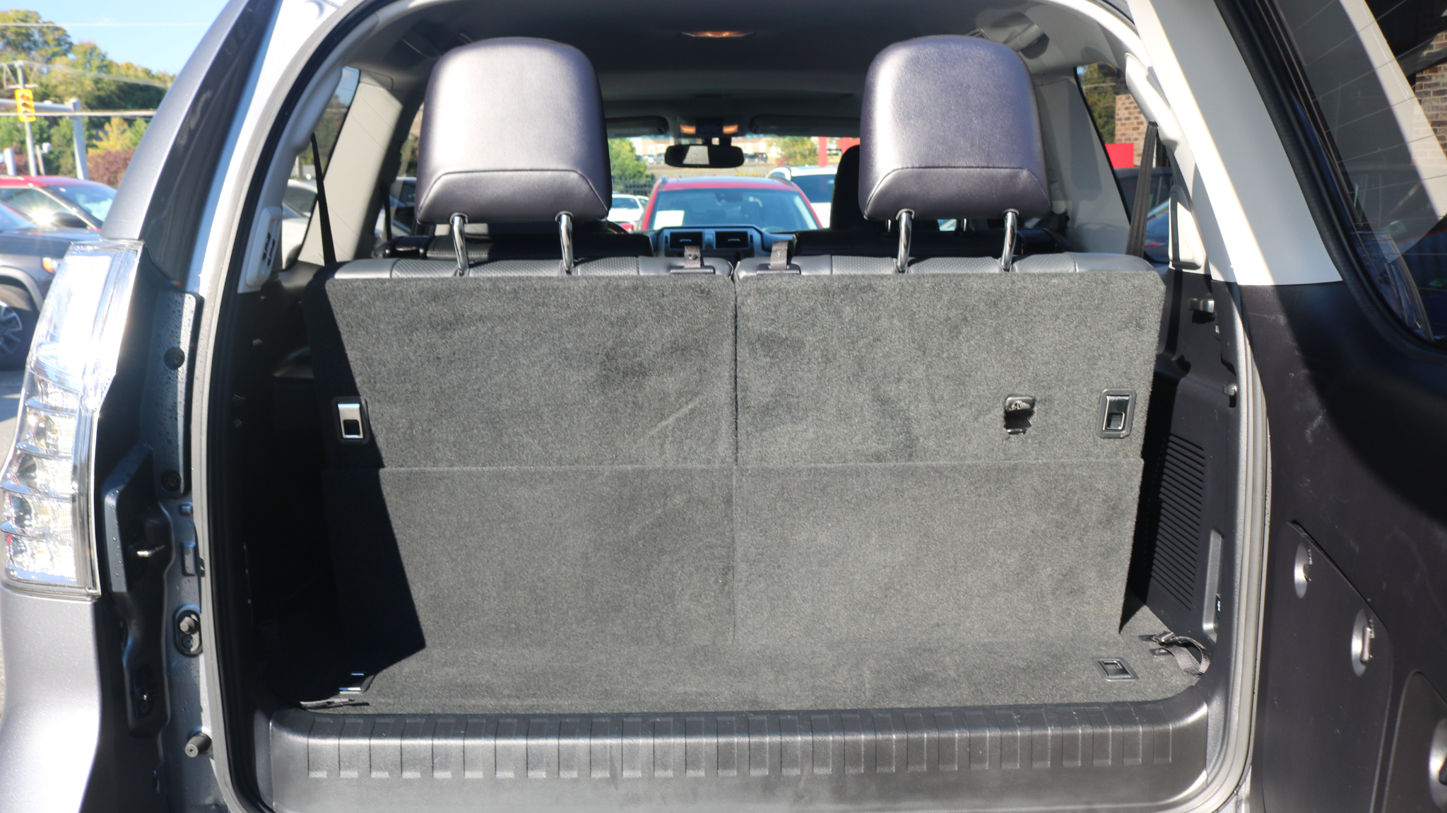 2017 Lexus GX Image 8 of 32