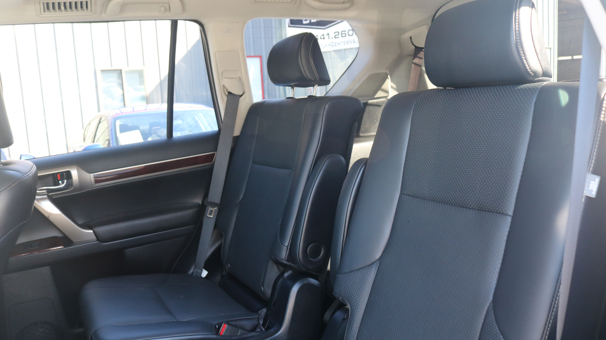 2017 Lexus GX Image 11 of 32