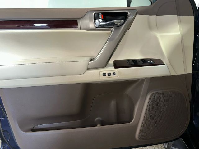 2017 Lexus GX 460 Image 31 of 38