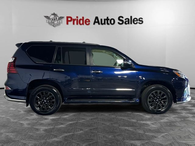 2017 Lexus GX 460 Image 4 of 38