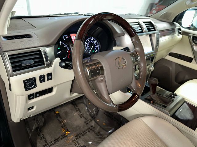2017 Lexus GX 460 Image 20 of 38