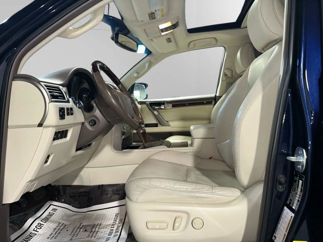 2017 Lexus GX 460 Image 22 of 38