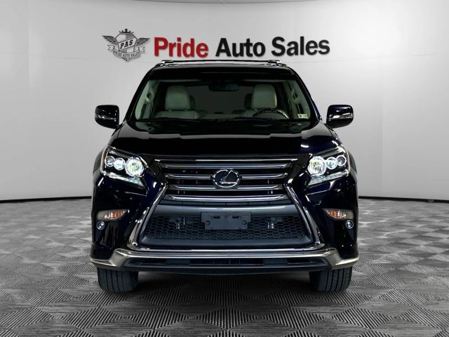 2017 Lexus GX 460 Image 2 of 38