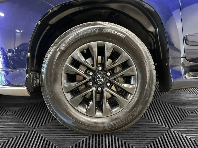 2017 Lexus GX 460 Image 9 of 38