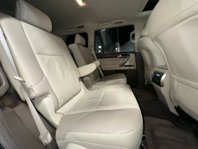 2017 Lexus GX 460 Image 15 of 38