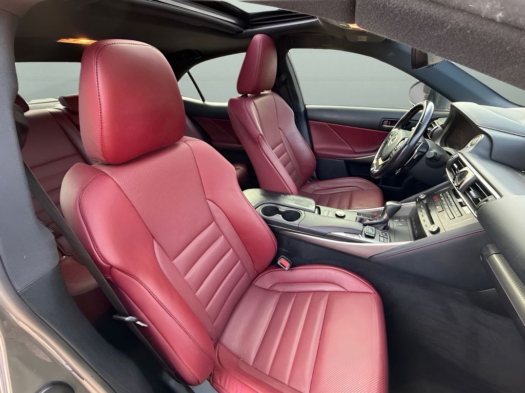 2017 Lexus IS Image 13 of 30