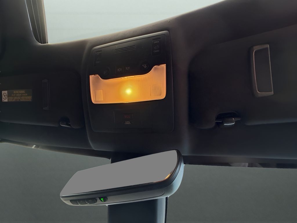 2017 Lexus IS Image 28 of 30