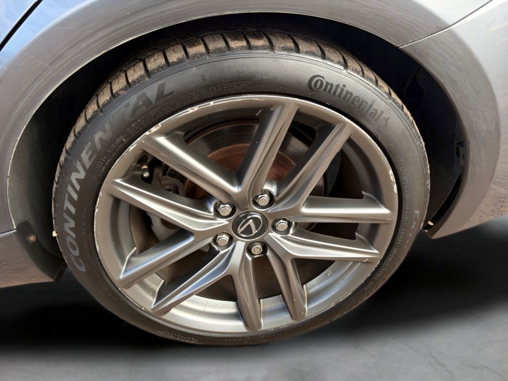 2017 Lexus IS Image 10 of 30